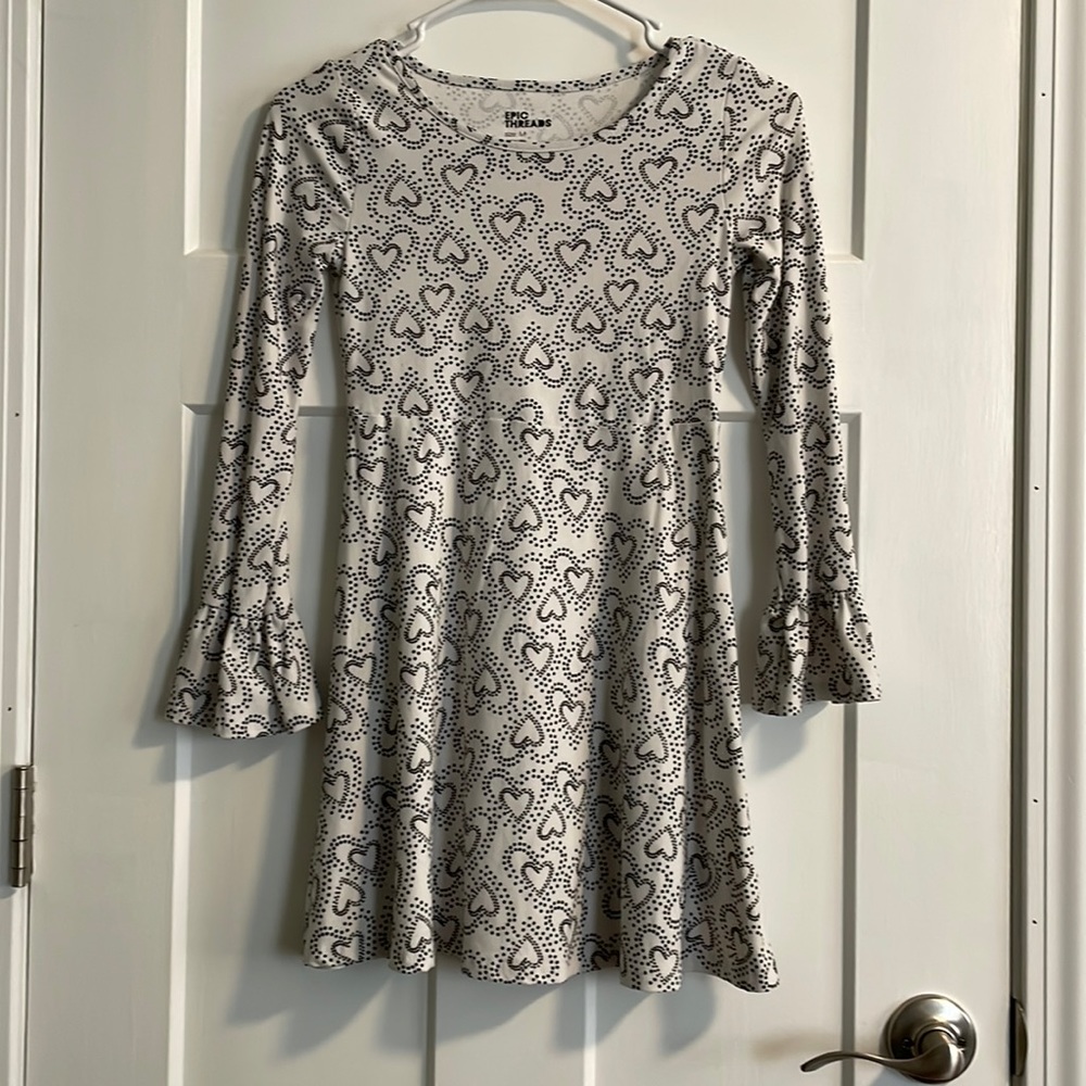 Girls Epic Threads dress. Size M